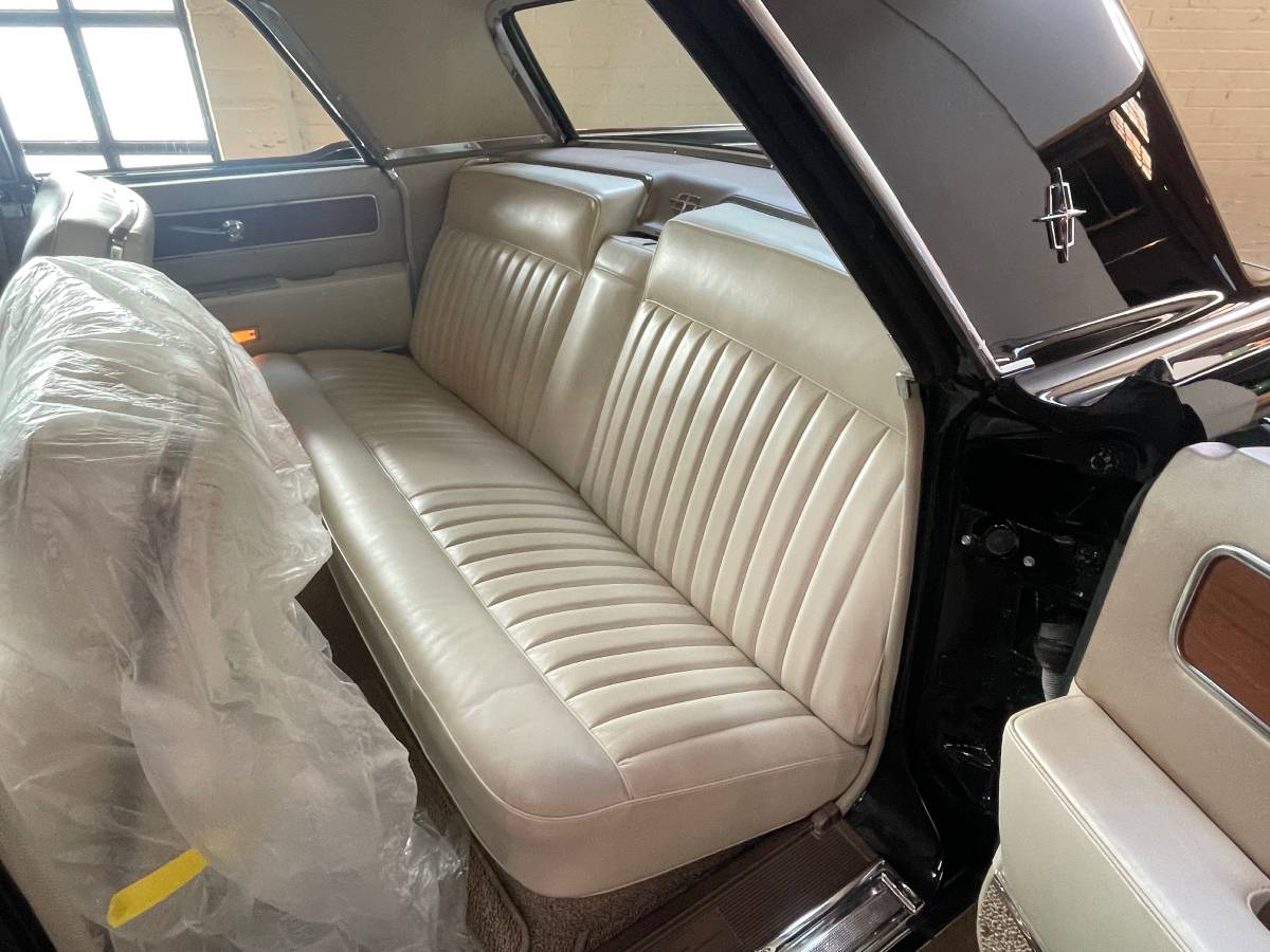 Lincoln-continental-1963-black-15