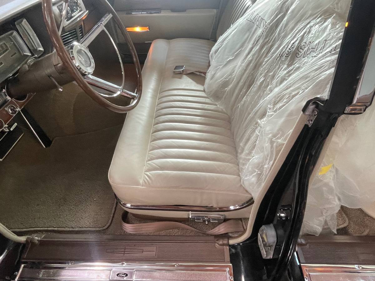 Lincoln-continental-1963-black-16