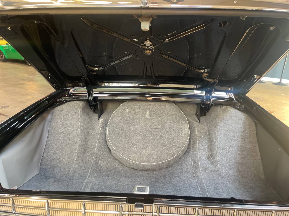 Lincoln-continental-1963-black-18