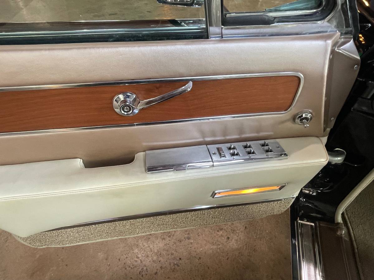 Lincoln-continental-1963-black-22