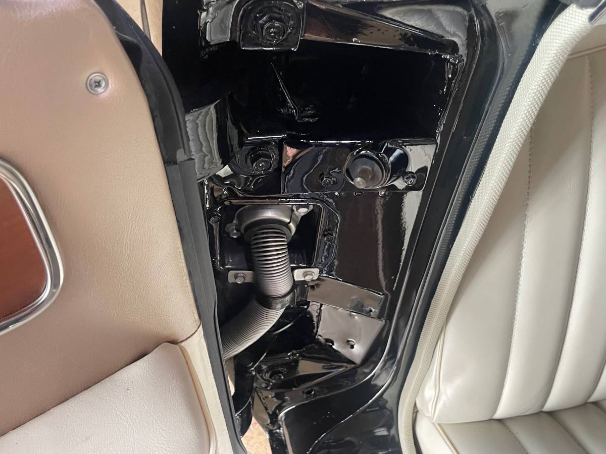 Lincoln-continental-1963-black-23