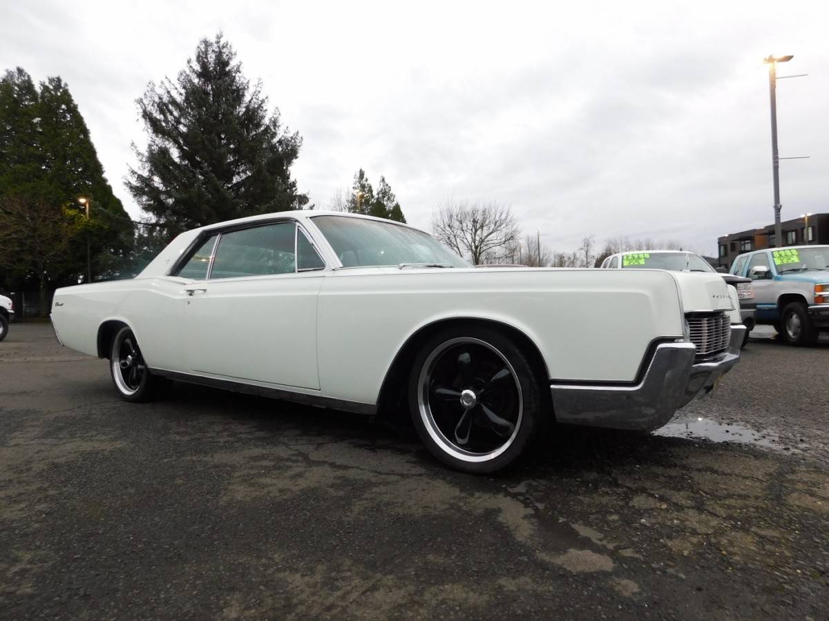 Lincoln-continental-1967-brown-1