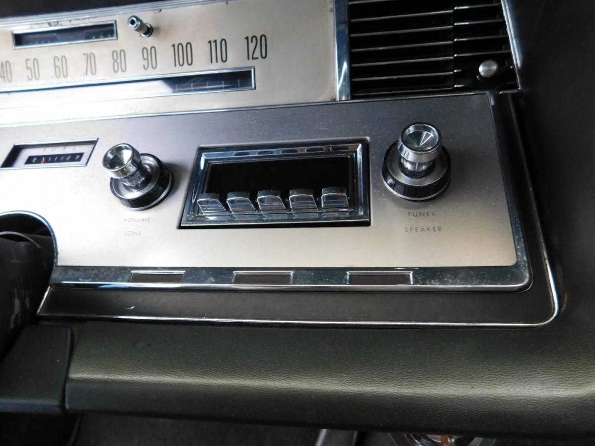 Lincoln-continental-1967-brown-12