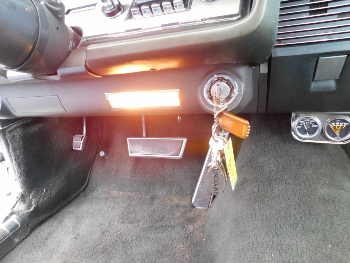 Lincoln-continental-1967-brown-14