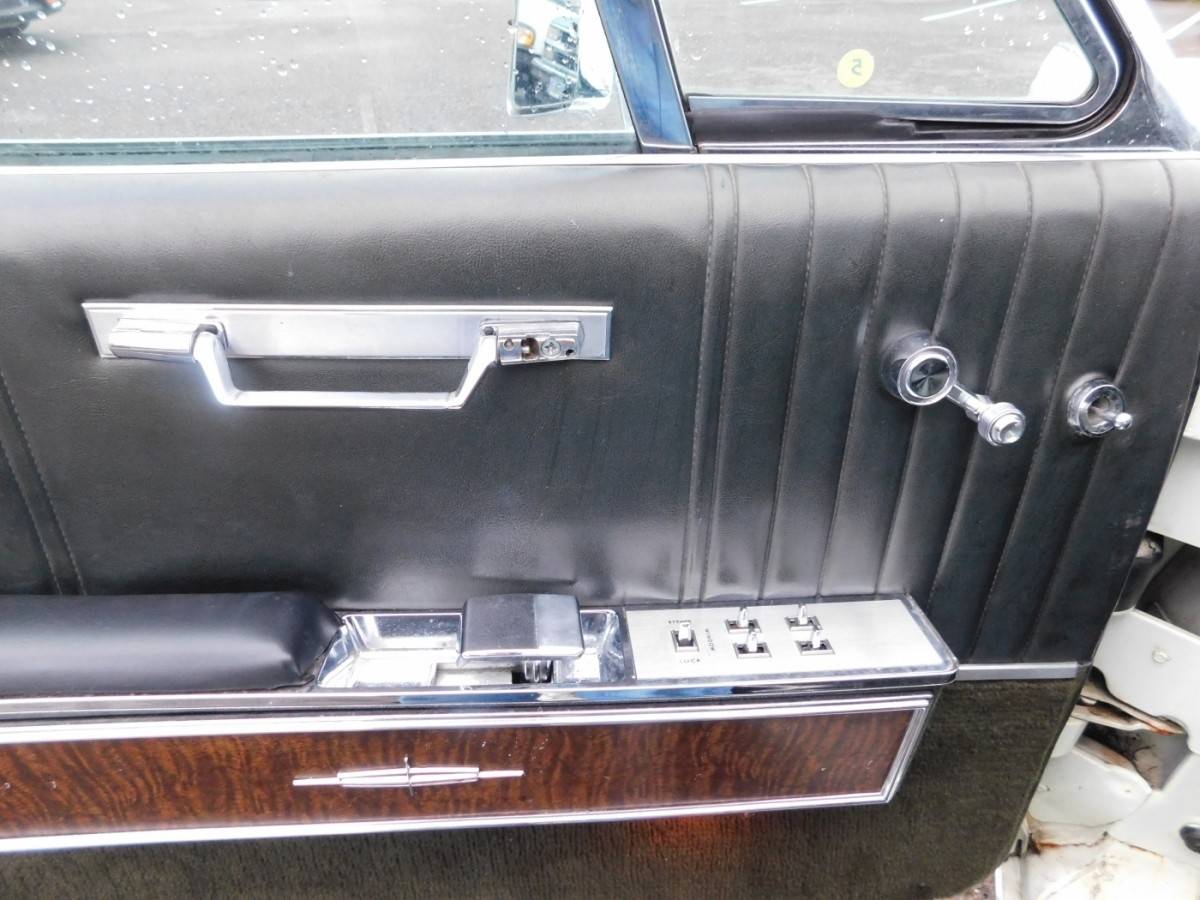 Lincoln-continental-1967-brown-15