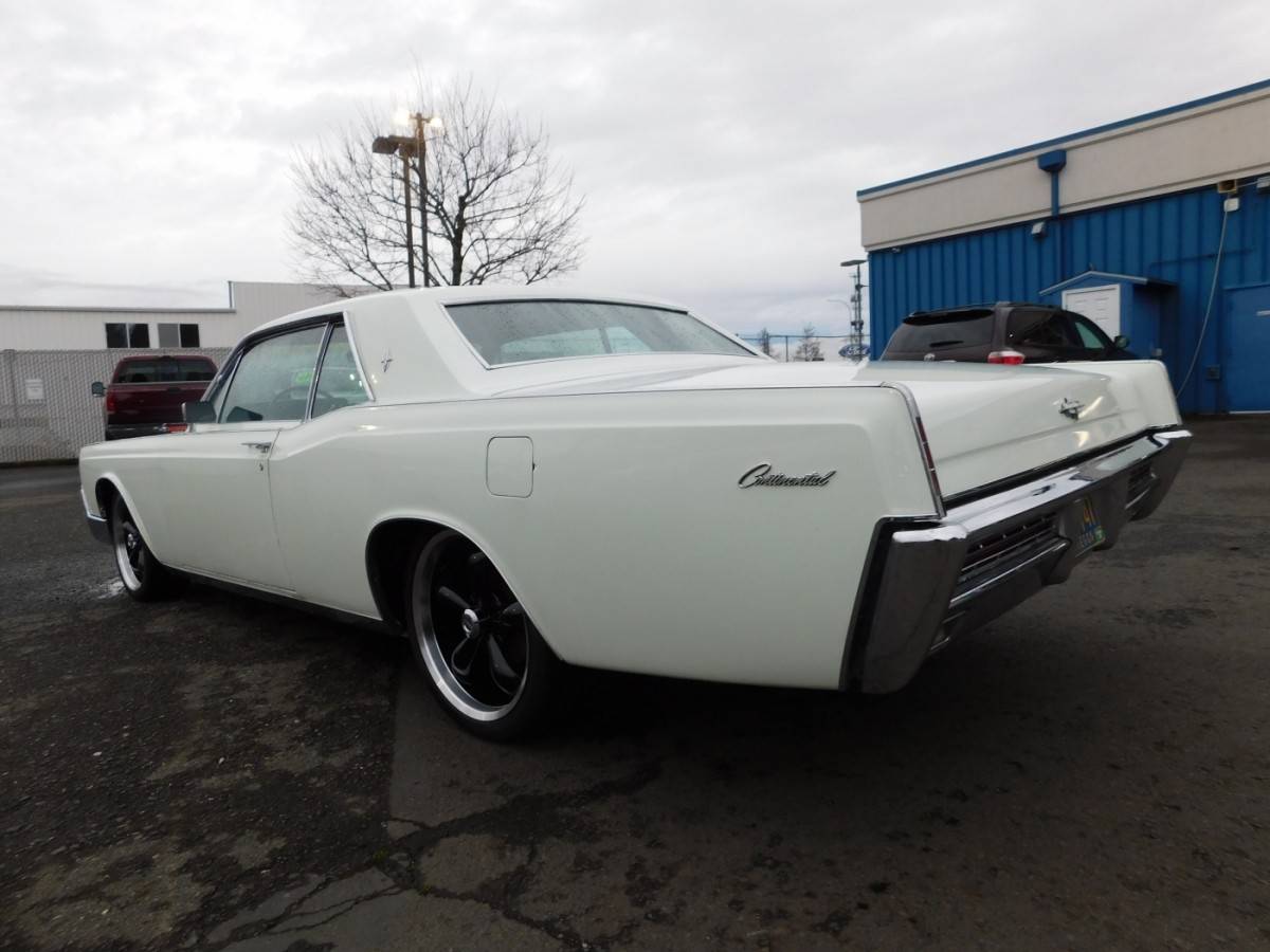 Lincoln-continental-1967-brown-3