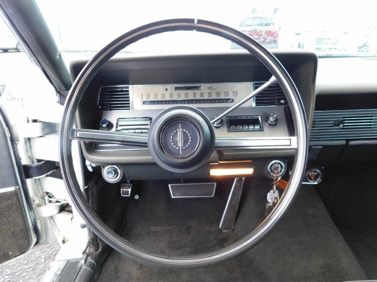Lincoln-continental-1967-brown-9