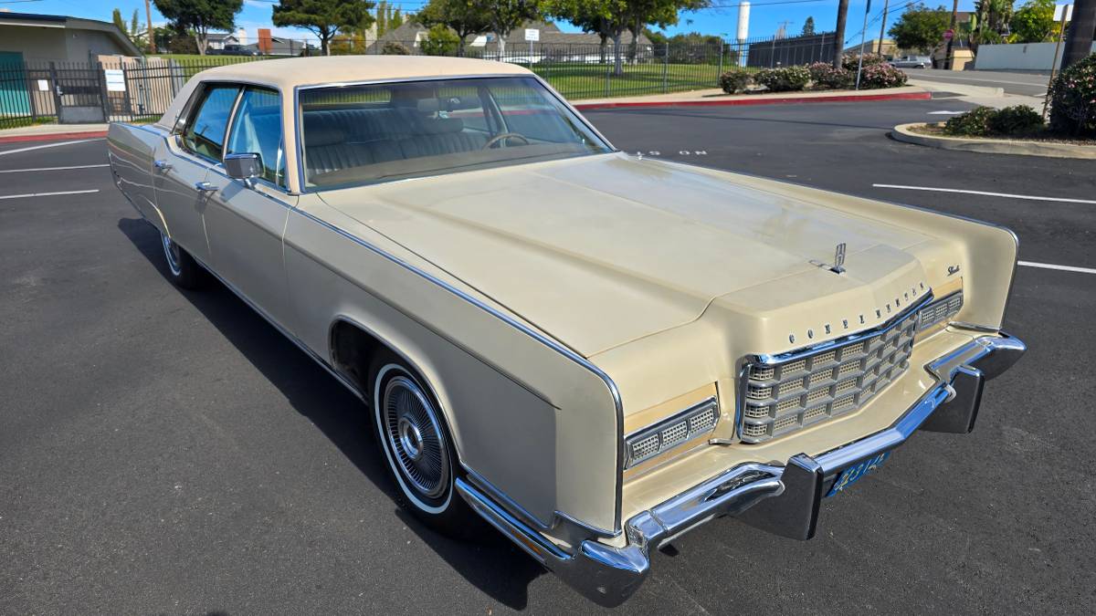 Lincoln-continental-1973-1