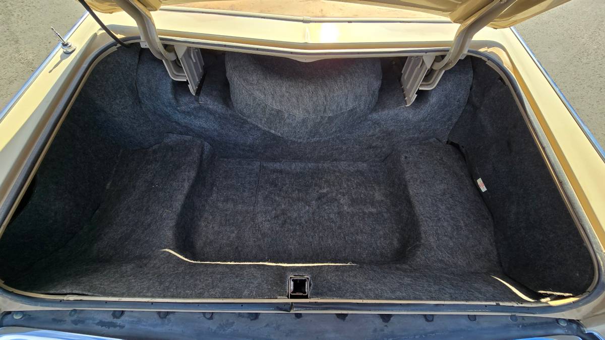 Lincoln-continental-1973-11