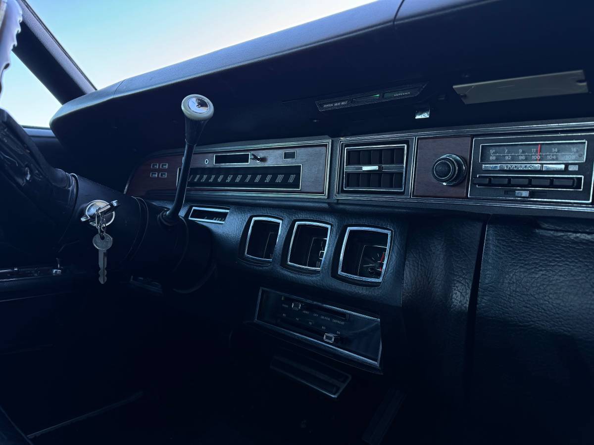 Lincoln-continental-1973-13