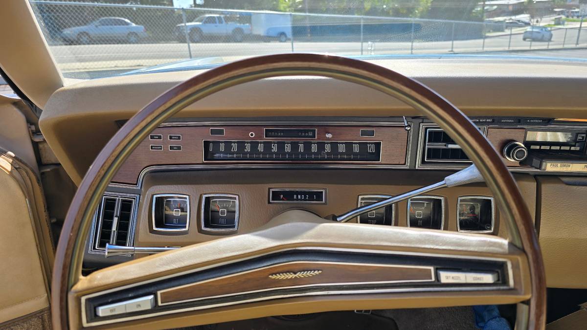 Lincoln-continental-1973-13