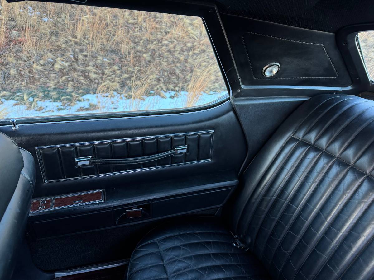 Lincoln-continental-1973-15