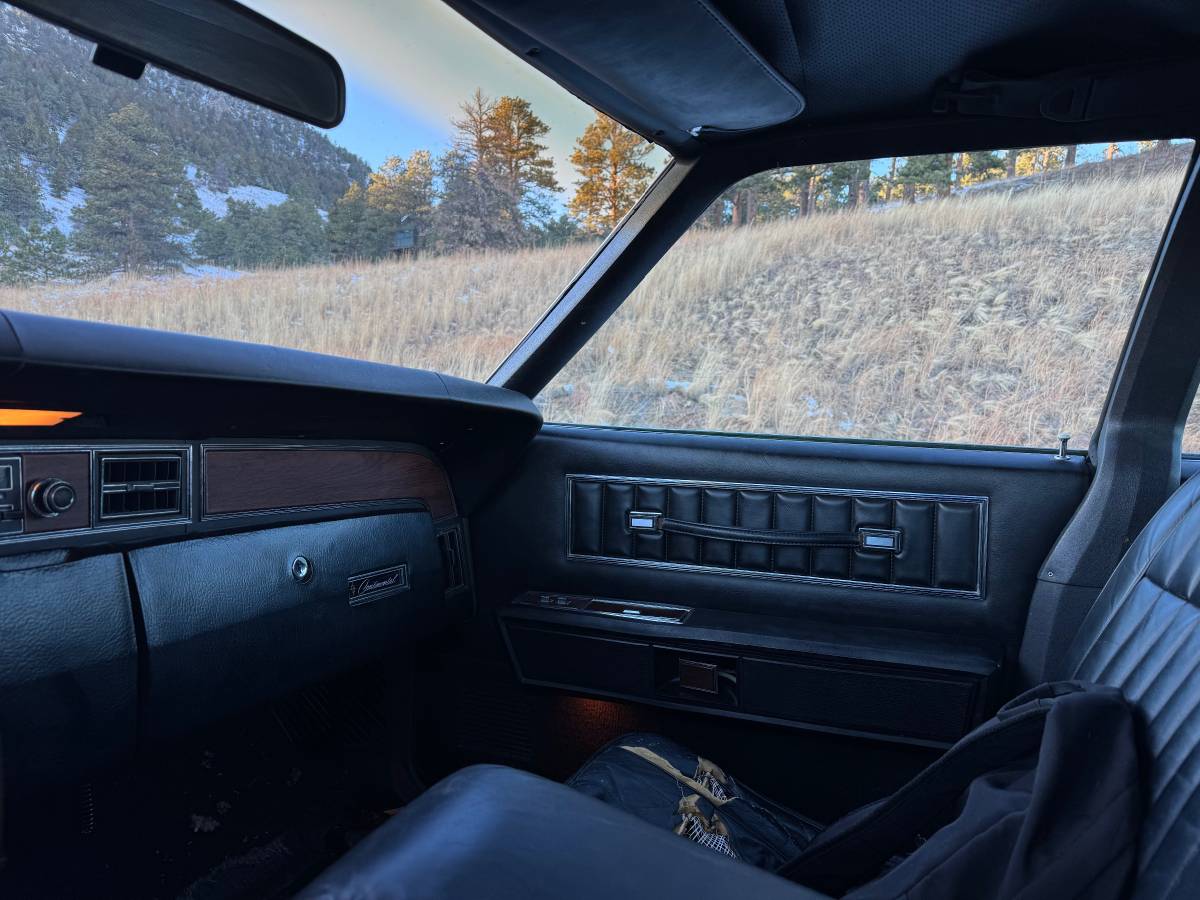 Lincoln-continental-1973-16