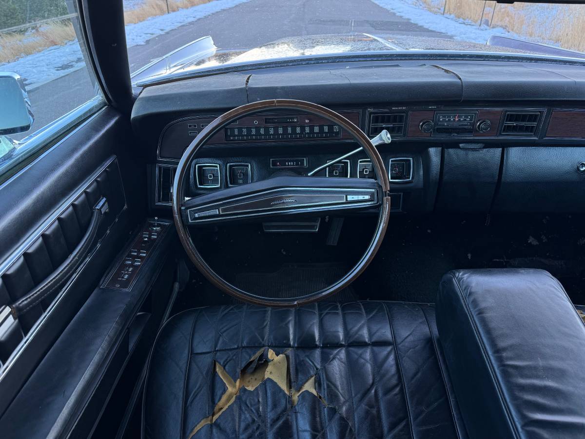 Lincoln-continental-1973-17