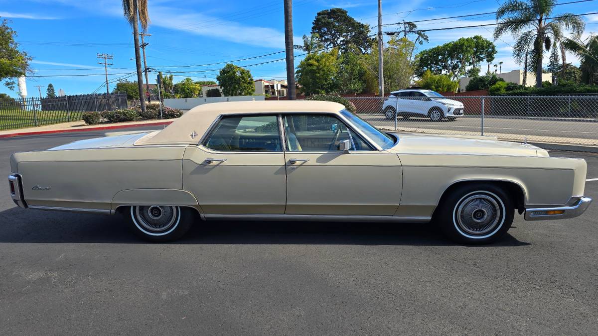 Lincoln-continental-1973-3