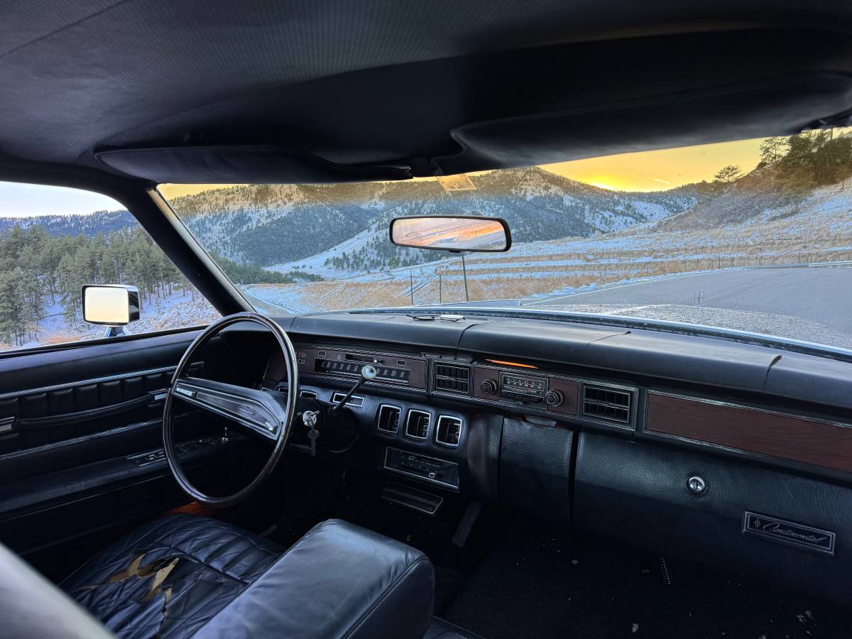 Lincoln-continental-1973-4