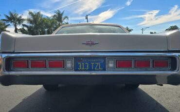 Lincoln-continental-1973-5