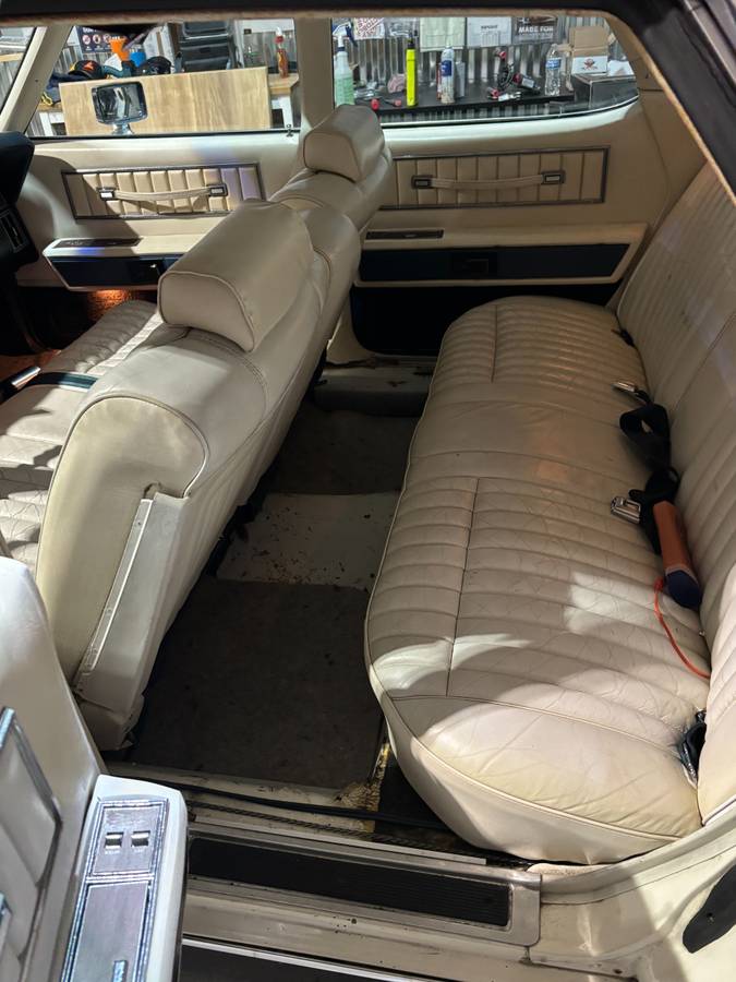 Lincoln-continental-1973-white-2