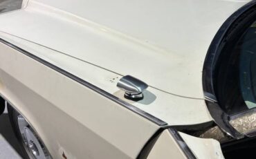 Lincoln-continental-1973-white-4