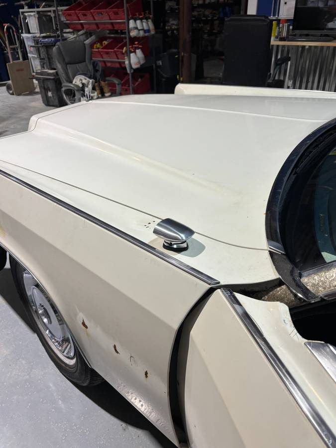 Lincoln-continental-1973-white-4