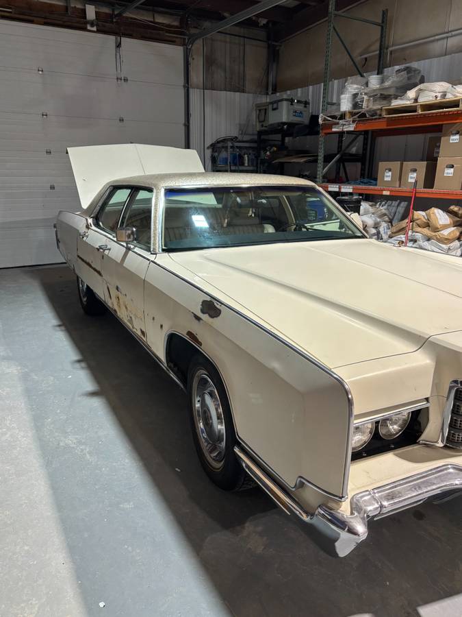 Lincoln-continental-1973-white