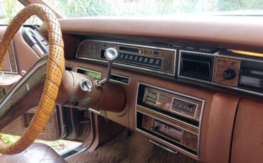 Lincoln-continental-1976-brown-10