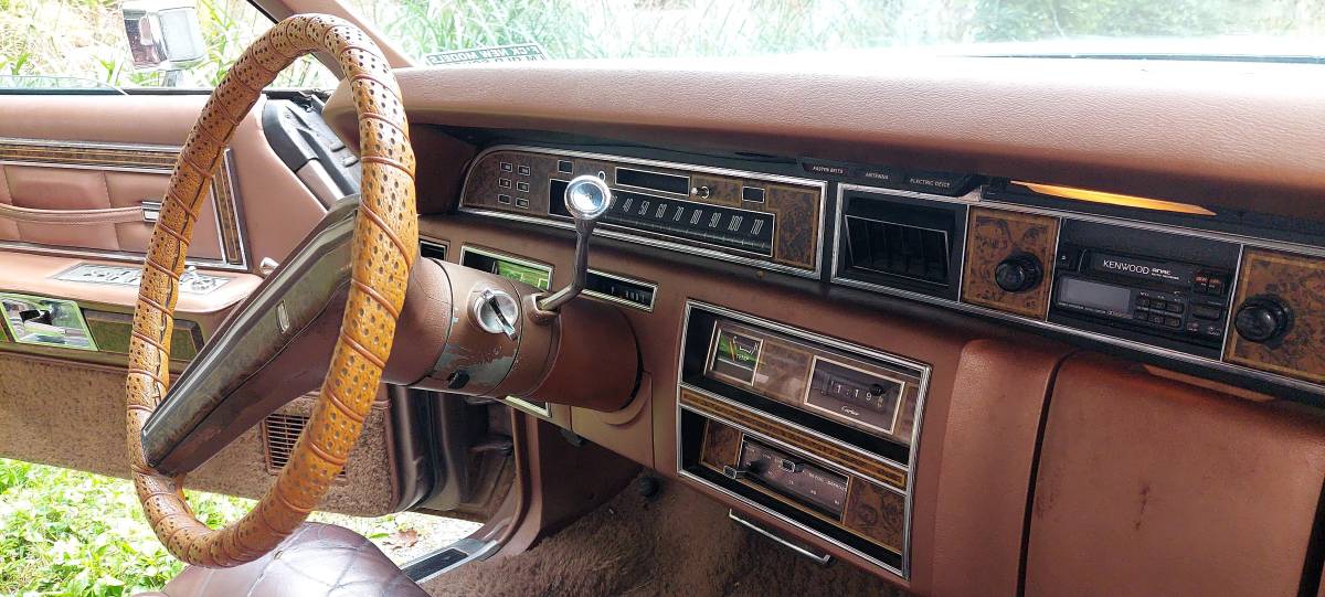 Lincoln-continental-1976-brown-10