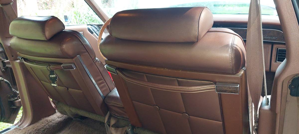 Lincoln-continental-1976-brown-4