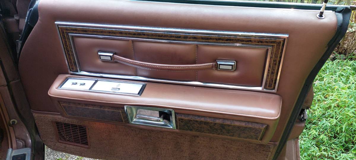 Lincoln-continental-1976-brown-5