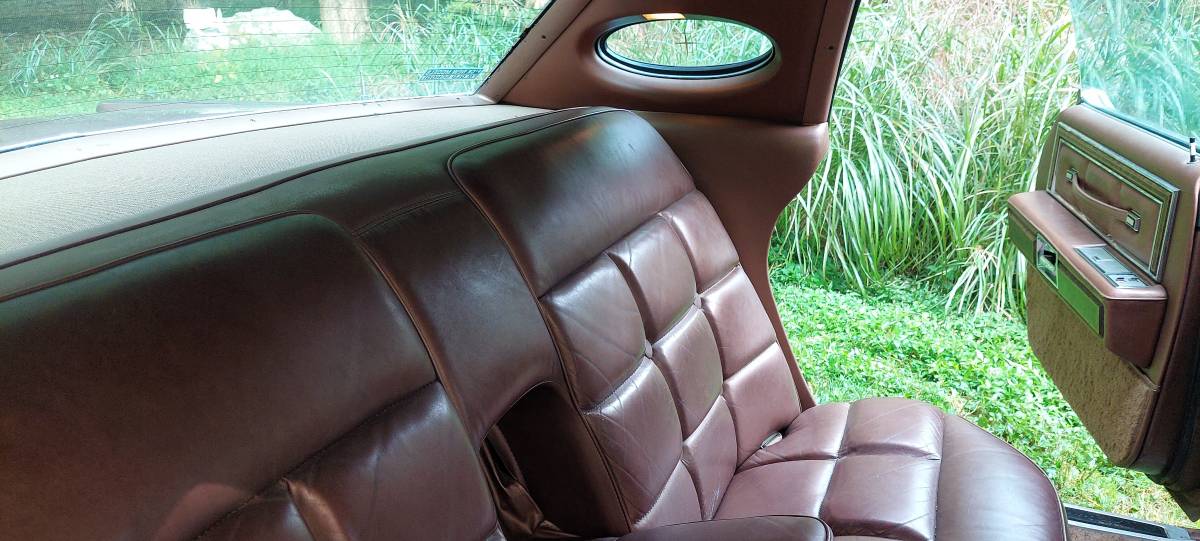 Lincoln-continental-1976-brown-8