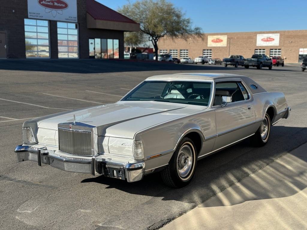 Lincoln-continental-1976-grey-18