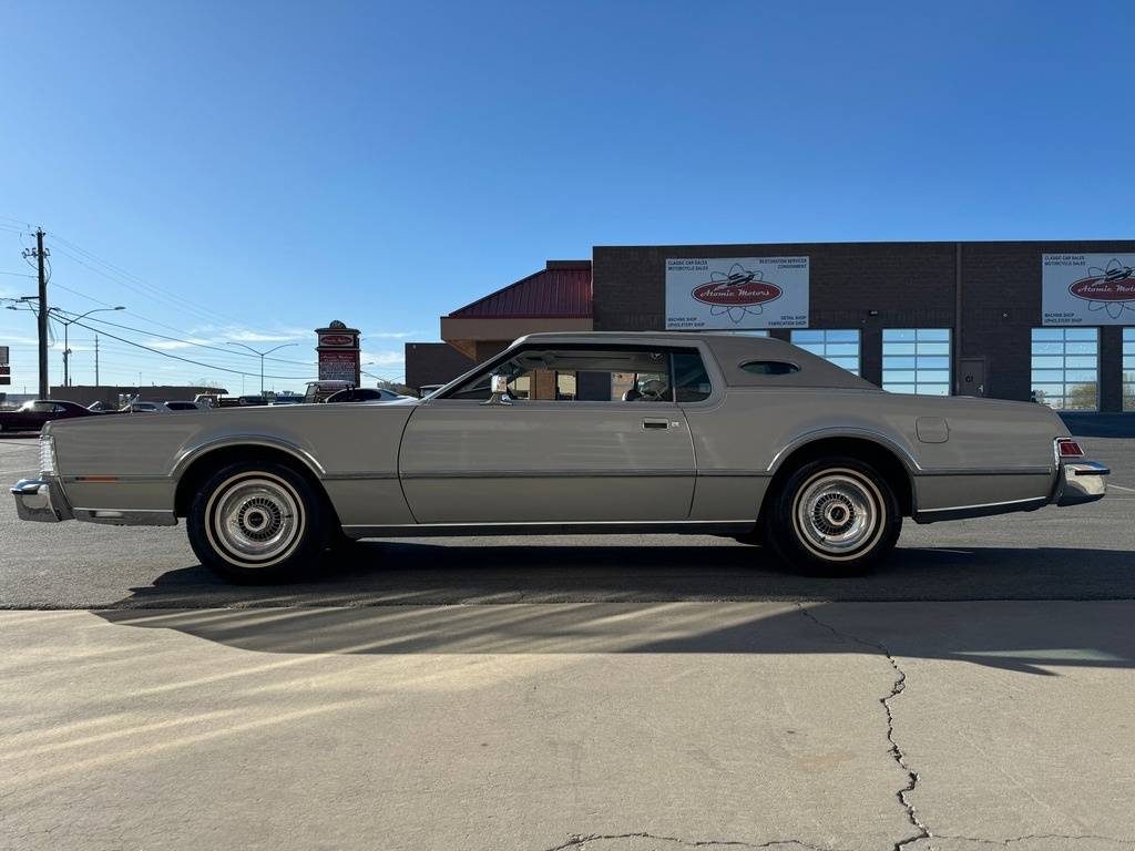 Lincoln-continental-1976-grey-31