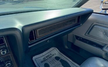 Lincoln-continental-1976-grey-60