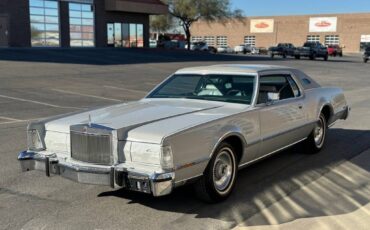 Lincoln-continental-1976-grey-69