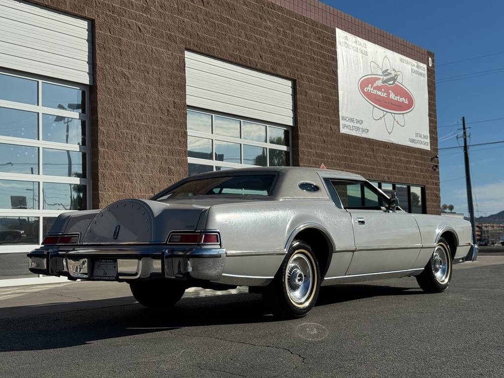 Lincoln-continental-1976-grey-80