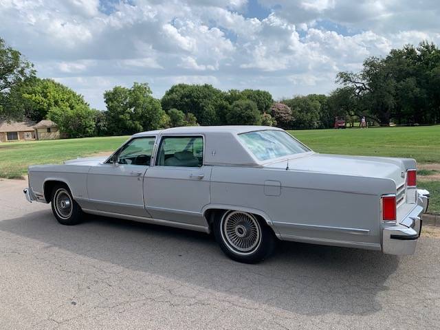Lincoln-continental-1979-grey-1