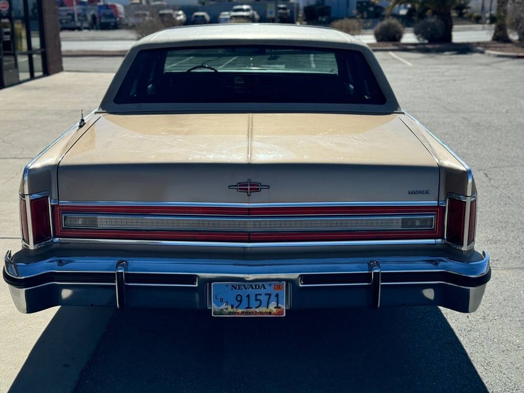 Lincoln-continental-1979-yellow-127