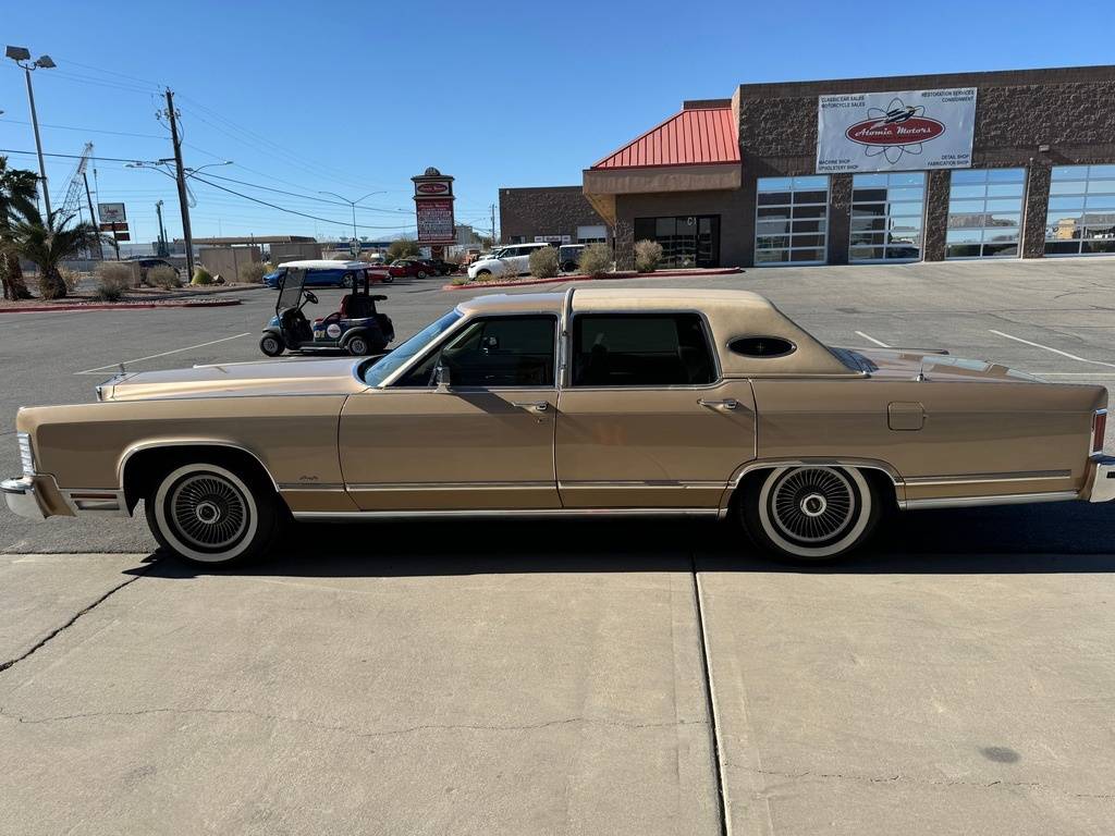 Lincoln-continental-1979-yellow-162