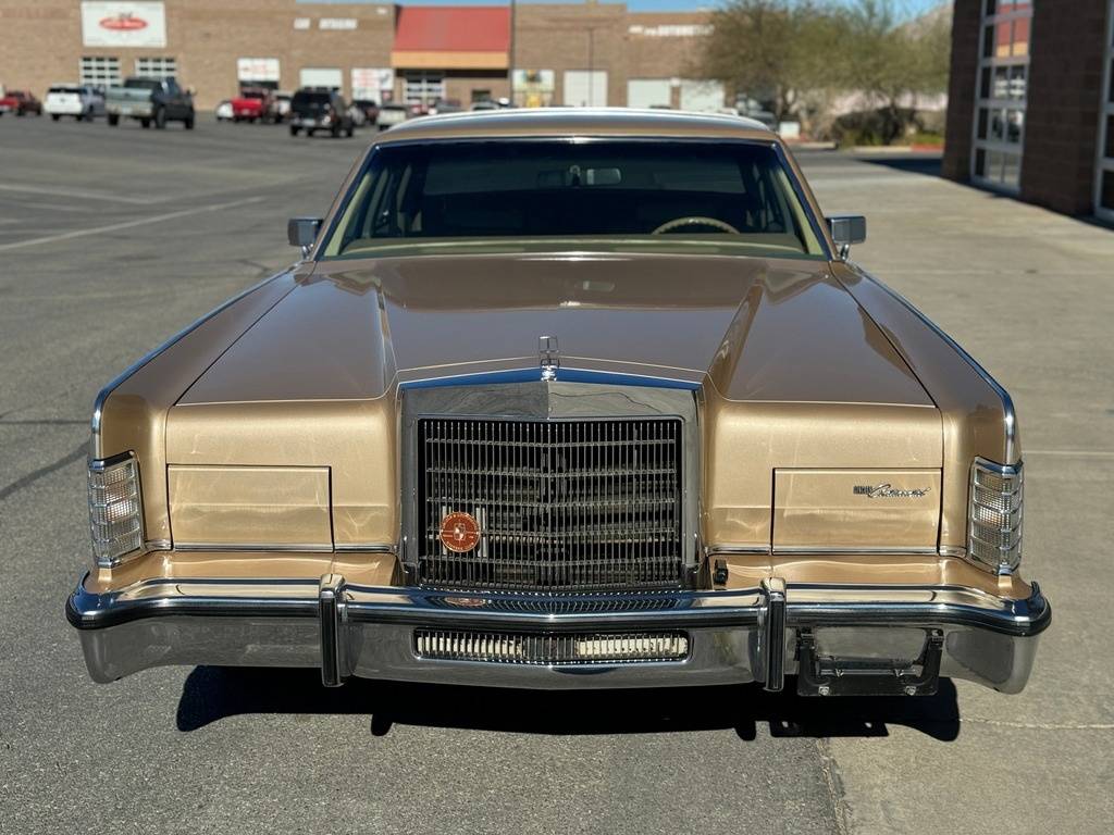 Lincoln-continental-1979-yellow-165