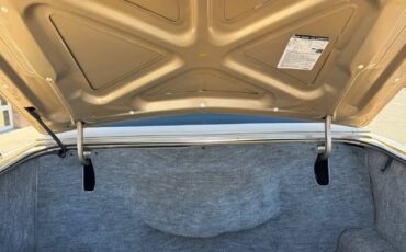 Lincoln-continental-1979-yellow-203