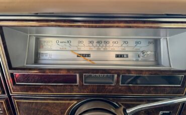 Lincoln-continental-1979-yellow-252