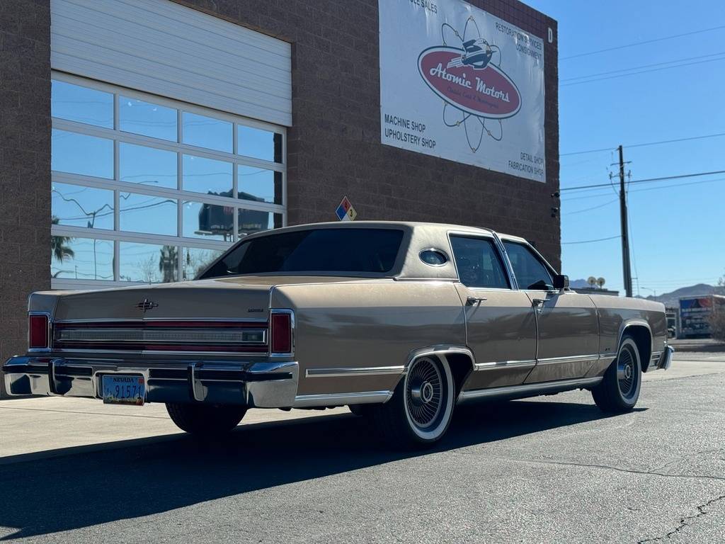 Lincoln-continental-1979-yellow-81