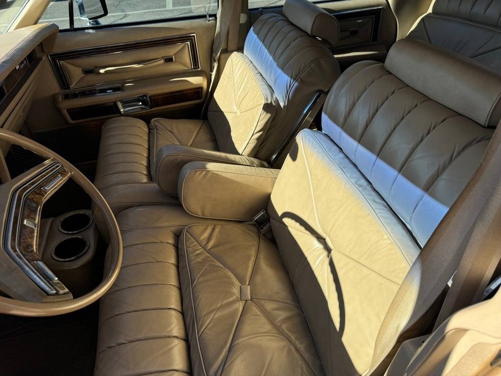 Lincoln-continental-1979-yellow-91