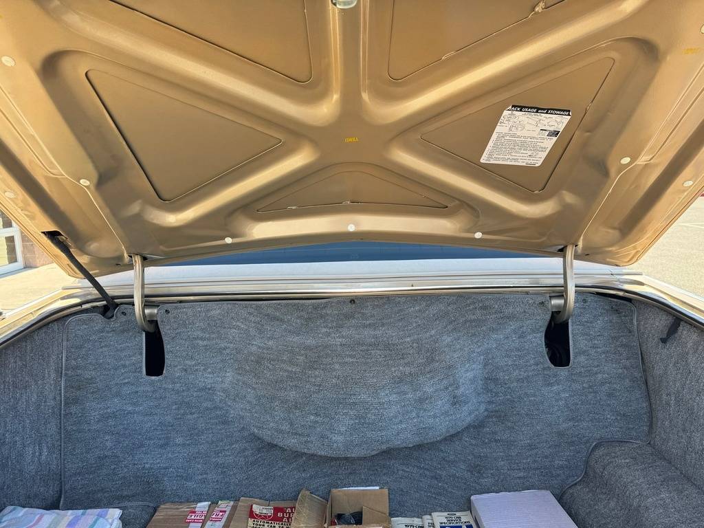 Lincoln-continental-1979-yellow-98