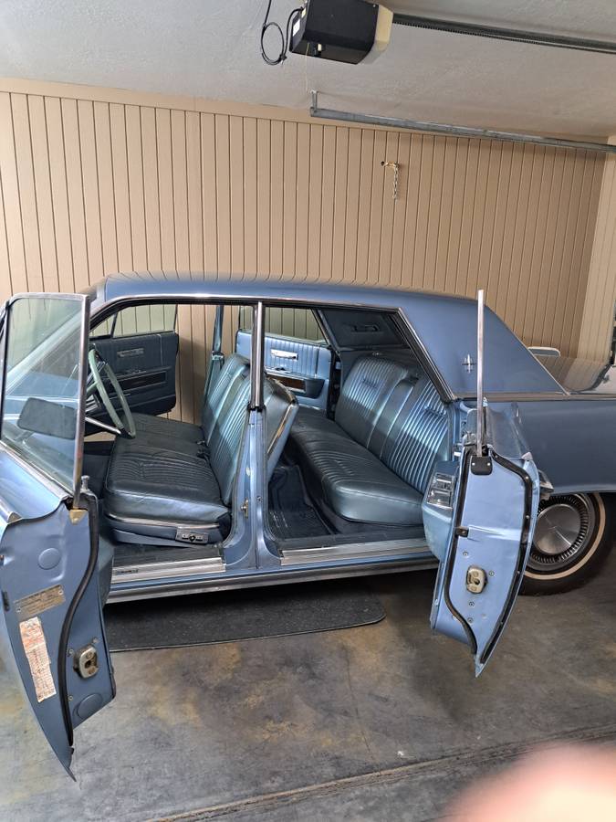 Lincoln-continental-4-door-sedan-1964-blue-11
