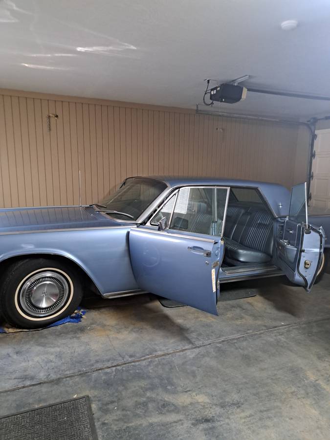 Lincoln-continental-4-door-sedan-1964-blue-13