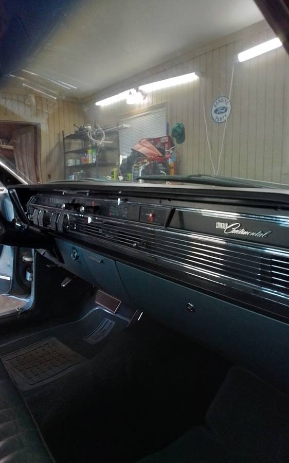 Lincoln-continental-4-door-sedan-1964-blue-18