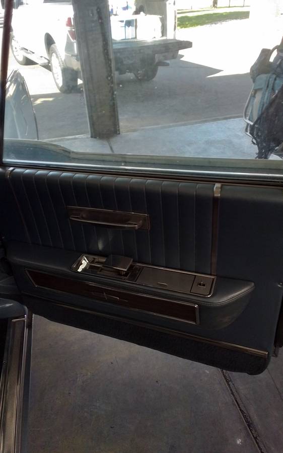 Lincoln-continental-4-door-sedan-1964-blue-19