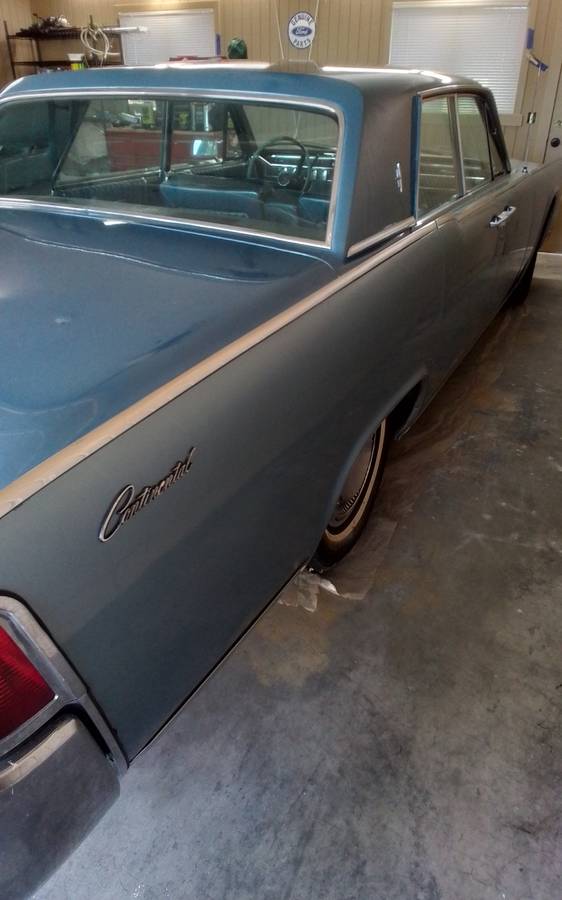 Lincoln-continental-4-door-sedan-1964-blue-3