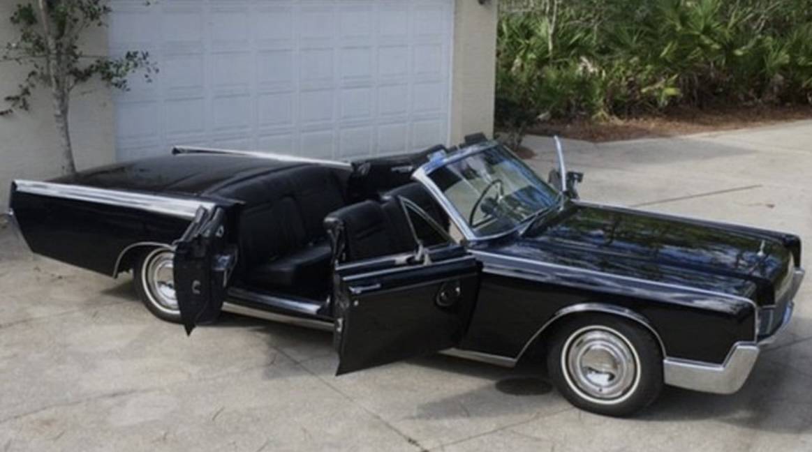 Lincoln-continental-convertible-1967-14
